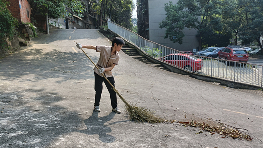 烈日下的堅(jiān)守 清涼中的深情
